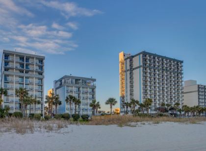 Oceanfront Boardwalk Condo w Private Balcony & Close to the Beach