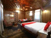Nairobi Houseboat Hotel di Srinagar