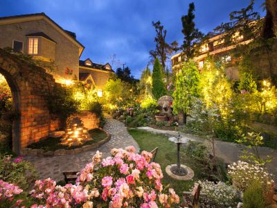 庭 ボンマリアージュ　花の森 クラリスの写真