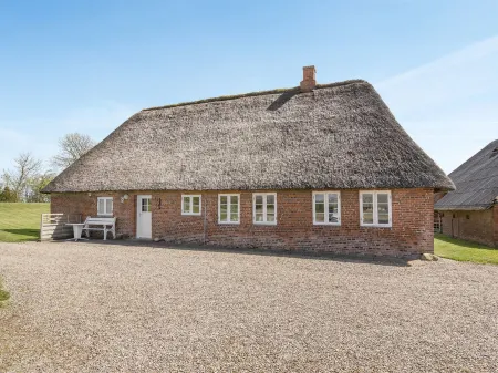 "Inda" - 10km from the Sea Отели в г. Hojer