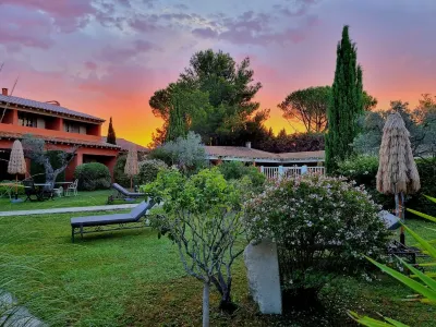 Castillon des Baux Hotels in Les Baux-de-Provence