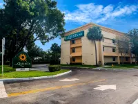 La Quinta Inn by Wyndham Ft. Lauderdale Tamarac East Hotels near Fort Lauderdale Executive Airport