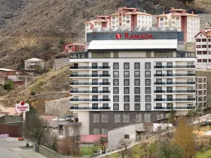 居米什哈內温德姆華美達酒店