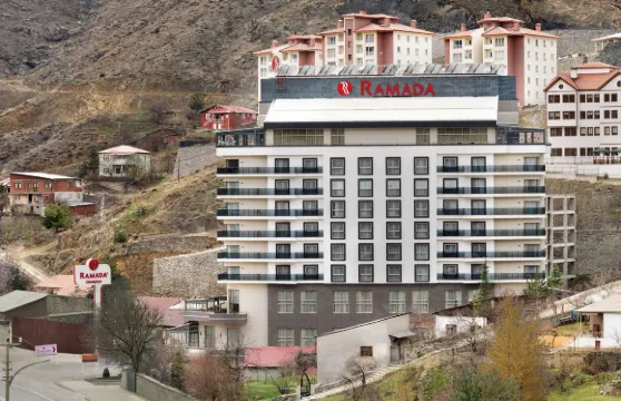 居米什哈內温德姆華美達酒店