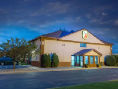 Super 8 by Wyndham Fairmont フェアモントのホテル