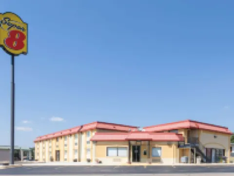 Super 8 by Wyndham Clinton Hoteles en Condado de Custer