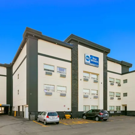 Best Western Airport Inn Отели рядом с достопримечательностью «Скульптура Разговор»