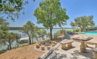 Spacious Palo Pinto Home Private Dock and Pool