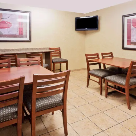 Days Inn by Wyndham Rockford I-90 Casino District