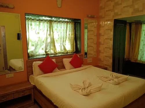 Raval House Hotel di Wai