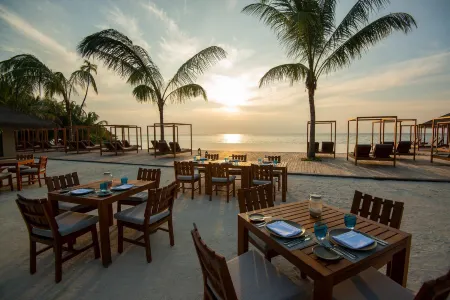 The Residence Maldives at Dhigurah Отели в г. Остров Кудду