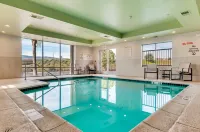 Holiday Inn Express & Suites Lake Elsinore
