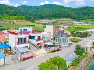 Yeosu Mogwa Pension