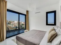 Sanders Elgio - Precious 3-Bdr Apt with Balcony - balcony