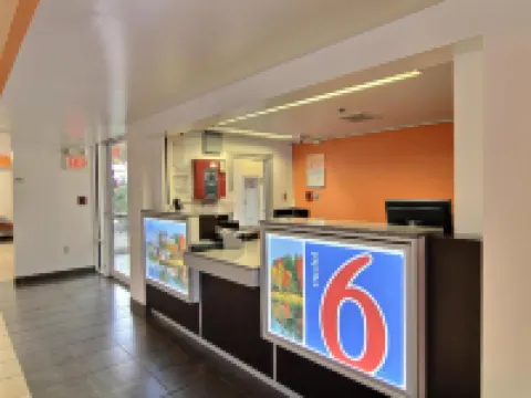 Willow Lodge Extended Stay Hotels in Willoughby
