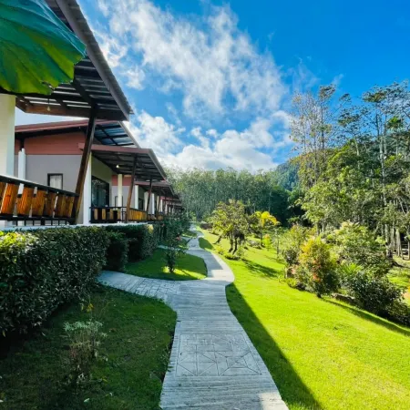 Phurin Thara Resort Отели рядом с достопримечательностью «Khao Mai Khew Cave»