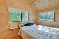Catskills Tiny Home Cabin: Surrounded by Nature! Hotel dekat SUNY Delhi