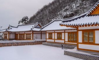Yongin Hanok Pension Sujindang