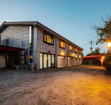 Jeju for You Motel Отели рядом с достопримечательностью «Курорт и гольф-клуб Everis»