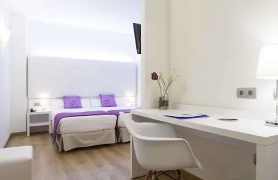 Hotel Albahía Отели рядом с достопримечательностью «Площадь Испании»