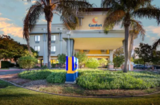 コンフォート  スイート ヴカヴル  ナパ バレー エリア バカビルのホテル