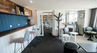 Hôtel de la Baie Hotels in Argol
