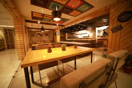 Hotel Capital House Отели рядом с достопримечательностью «Prem Watika»