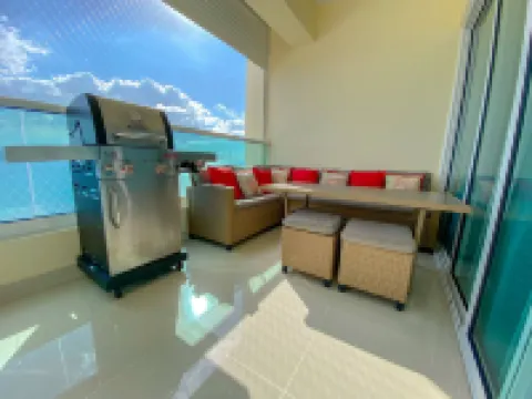 Spacious Apto with Spectacular Views of the Beach