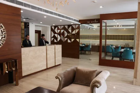 Hotel MJ Grand Inn Отели рядом с достопримечательностью «Dehradun Railway Station»