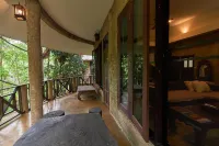 Forest Falls Garden Maerim Chiangmai Hotel a Saluang