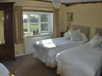 The Bowl Inn Hotels in Charing