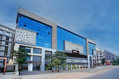 FabHotel Apollo - Nr Odhav Ring Road Hotels near H.G. Electronics (Hully Gully Games)