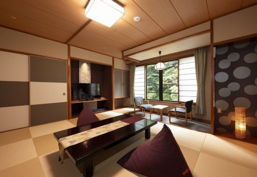 1. 츠에타테 온센 ..