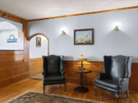 Days Inn by Wyndham Kill Devil Hills Oceanfront - Wilbur Hotels in Kill Devil Hills