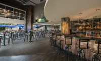 Executive Suites Hotel and Resort - Squamish BC - bar