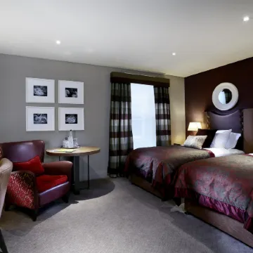 Macdonald Windsor Hotel Отели рядом с достопримечательностью «Dramatica»