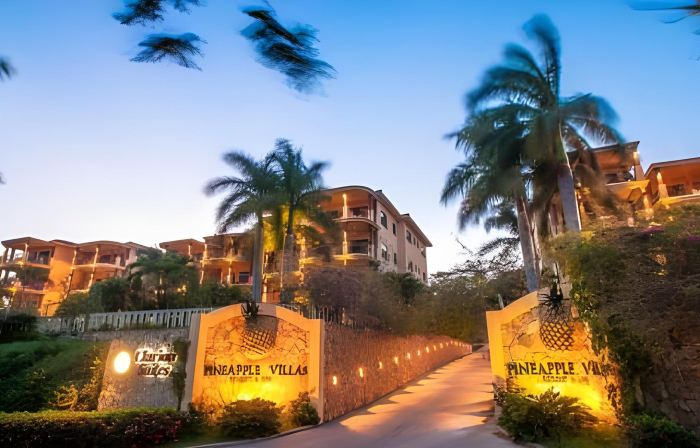 Clarion Suites Roatan at Pineapple Villas