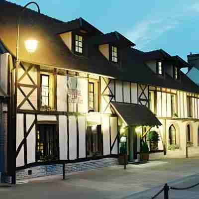 Auberge du Cheval Blanc Hotel Exterior
