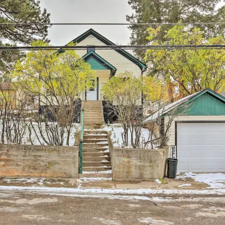 Mountain-View Lead Home w/ Patio + Fire Pit!