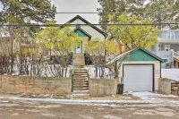 Mountain-View Lead Home w/ Patio + Fire Pit! - Homestays