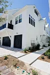 Steps to the Resort Style Pool & Across from the Big Chill Hotel di Rosemary Beach