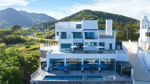 Yeosu Blau Pension