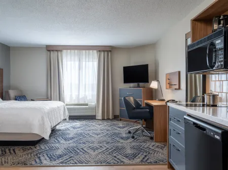 Candlewood Suites Rockford Отели рядом с достопримечательностью «Swanson Park»