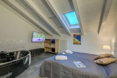 Loft & Jacuzzi - Happy Rentals