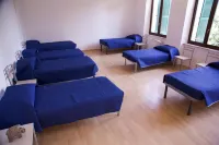 Oh! Outdoor Hostel Отели в г. 