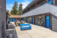 Lazy Duck Inn - parking