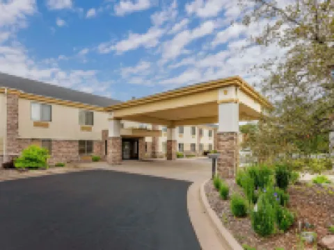 คอมฟอร์ต อินน์แอนด์สวีทส์ แบล็คริเวอร์ฟอลส์ ถนนไอ-94 โรงแรมในJackson County