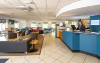 Holiday Inn Express GLOUCESTER - SOUTH by IHG - bar