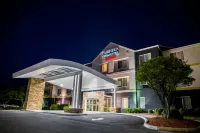 Fairfield Inn & Suites Fredericksburg - parking