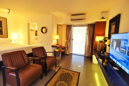 KoenoKoeni Boutique Hotel Отели рядом с достопримечательностью «Taman Kupu-Kupu Cihanjuang»